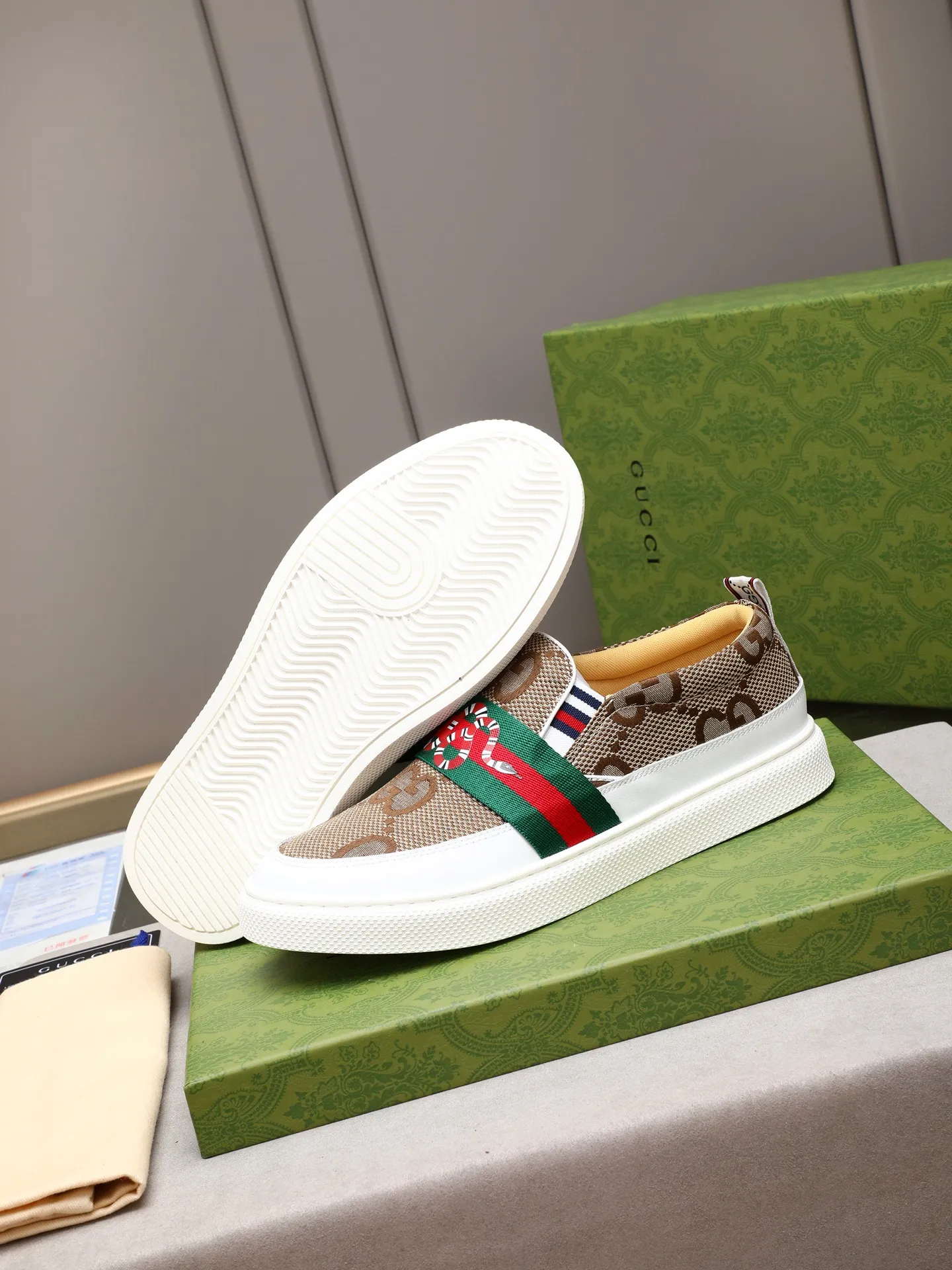 PP400 Dior upper cowhide ➕Dior classic fabric ➕Leather lining original non-slip wear-resistant lightweight soft outsole Style category: men's casual shoes, trendy style, comfortable on the feet Color: actual picture color 38-44 size (45 customized)